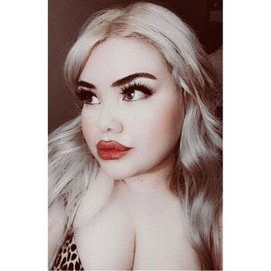 Meet your Posher, Cassandra